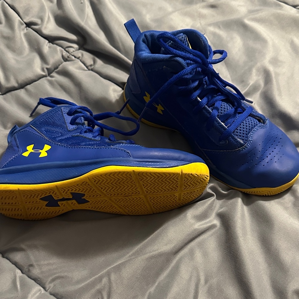 Under Armour Kids Sneakers in Blue and Yellow basketball shoes ,